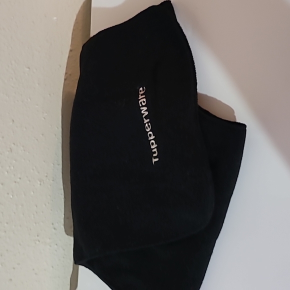 Tupperware beanie and scarf - Picture 3 of 3